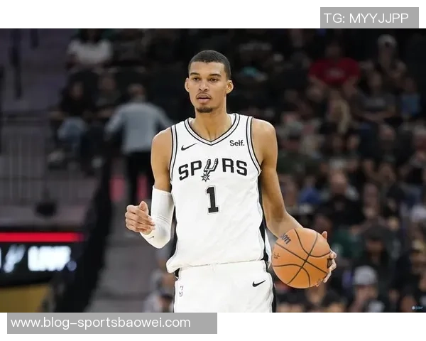 文班亚马高效砍下31分13板却因疑似受伤提前退赛但愿无碍 文班亚马高效砍下31分13板却因疑似受伤提前退赛但愿无碍